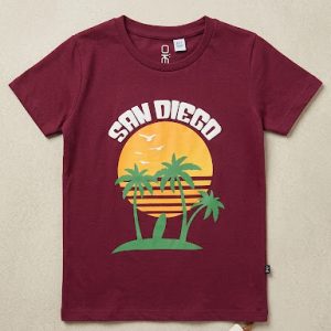 maroon t shirt